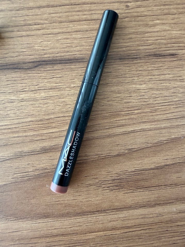 MAC Dazzleshadow Koyu Bej stick kalem far - Görsel 3