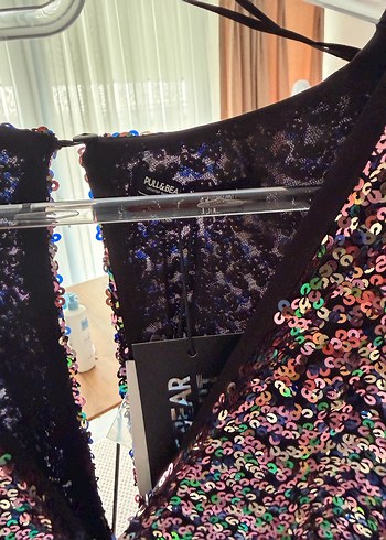 Pull bear Parlak Desenli V-Yaka Uzun Kollu Mini Elbise - Görsel 3