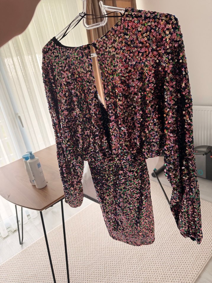 Pull bear Parlak Desenli V-Yaka Uzun Kollu Mini Elbise - Görsel 2