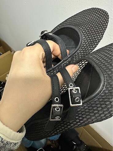Zara Stradivarius babet