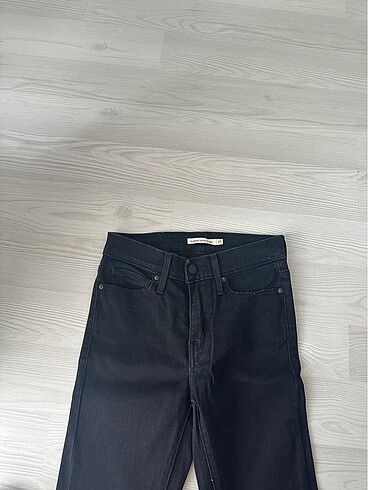 Levis siyah dar paça pantolon