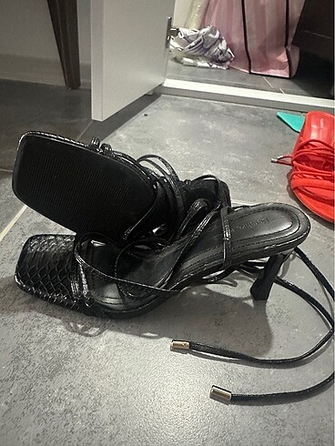 Zara Bershka iplikli bacaktan bağlamalı topuklu