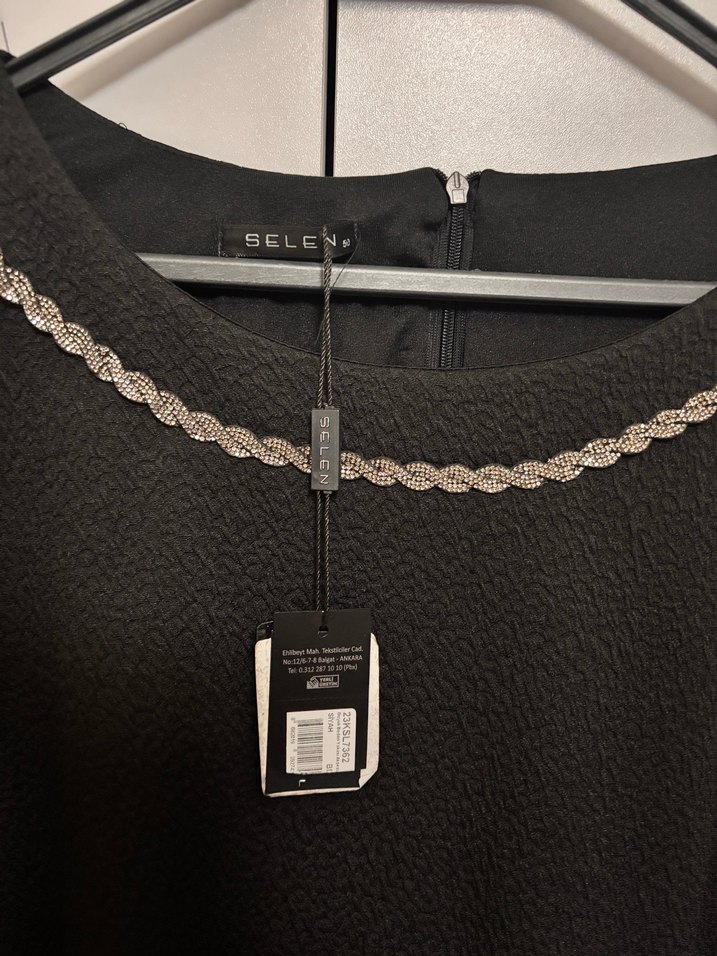 Zincir Detaylı Siyah Elbise - Görsel 2