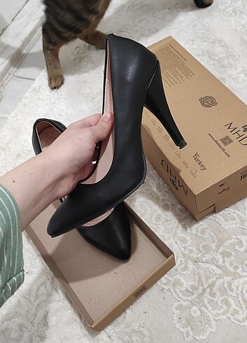 37 Beden Siyah Mat Stiletto