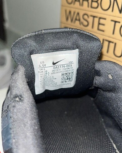 39 Beden siyah Renk Orjinal Nike spor ayakkabı