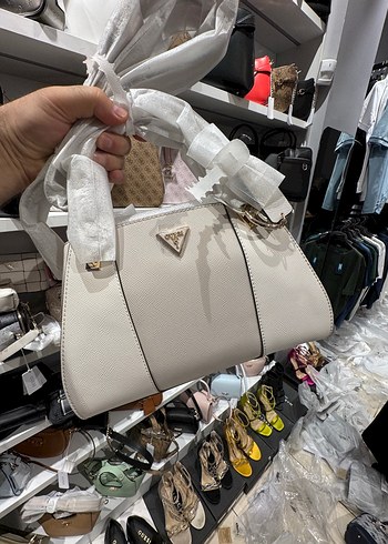 Guess Beyaz Kadın Fermuarlı Çanta