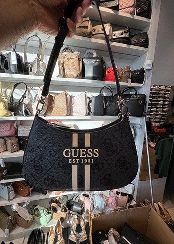 Guess Siyah Parlak Baskılı Kadın Çanta