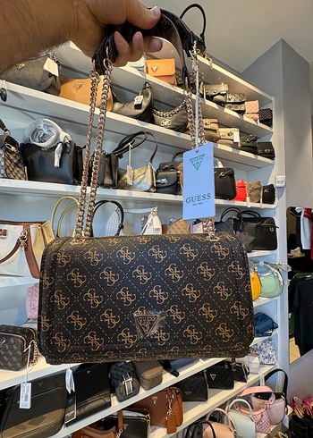 Guess Zincir Detaylı Kahverengi Deri Kadın Çanta
