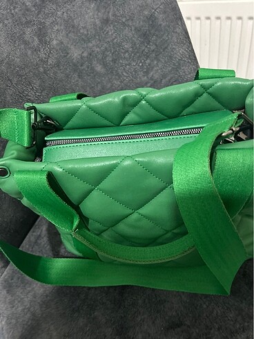  Beden Yumuşak deri yeşil kol çantası