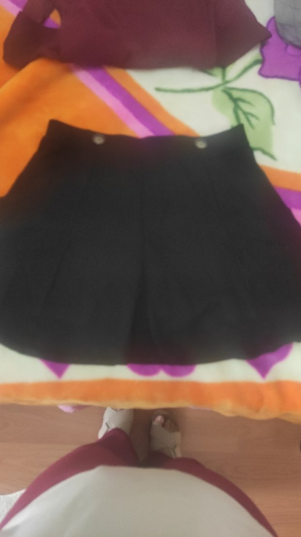 Kız Çocuk siyah kloş etek bordo body ve kırmızı külotlu çorap - Görsel 3