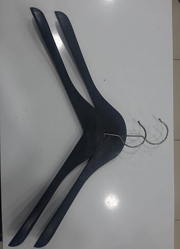 ahşap görünümlü sert plastik askı 