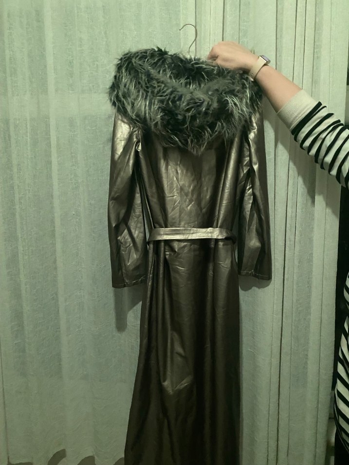 Gri Parlak Deri Kadın Uzun Kaban - Görsel 3