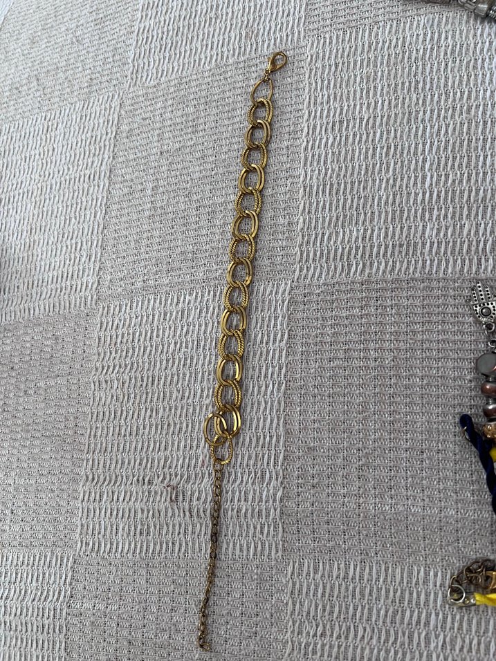 Zincir Detaylı Parlak Altın Kadın Bileklik - Görsel 2