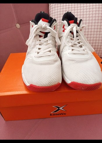 Beyaz Bağcıklı Basketbol Ayakkabısı - Görsel 2