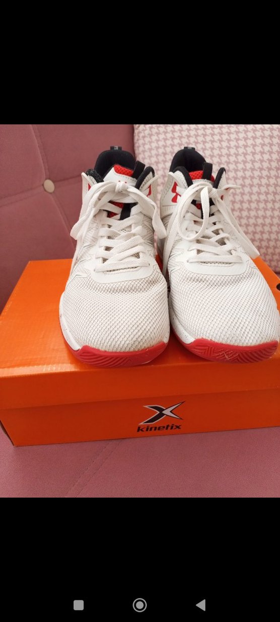 Beyaz Bağcıklı Basketbol Ayakkabısı - Görsel 2