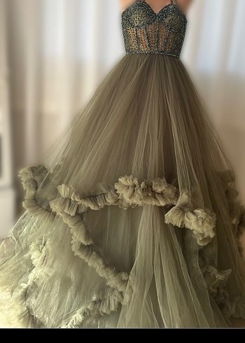 Uzun Bej Straplez Fırfırlı Nişan Elbisesi - Görsel 3