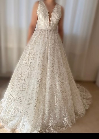 Parlak Beyaz V Yaka A Kesim Gelinlik - Görsel 3