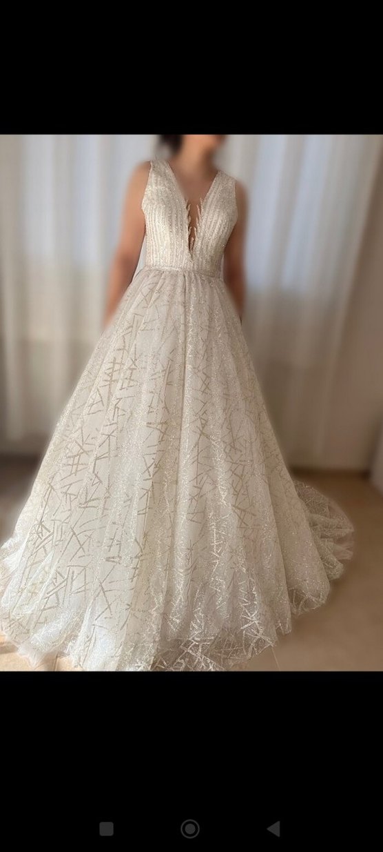 Parlak Beyaz V Yaka A Kesim Gelinlik - Görsel 3