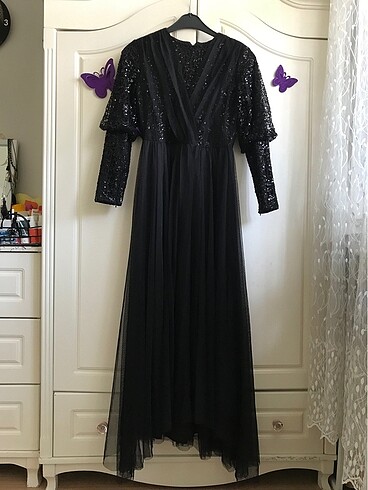 Siyah pul detaylı abiye elbise