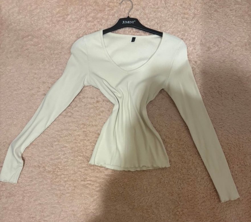 Beyaz V Yakalı Uzun Kollu Kadın Kazak - Görsel 2