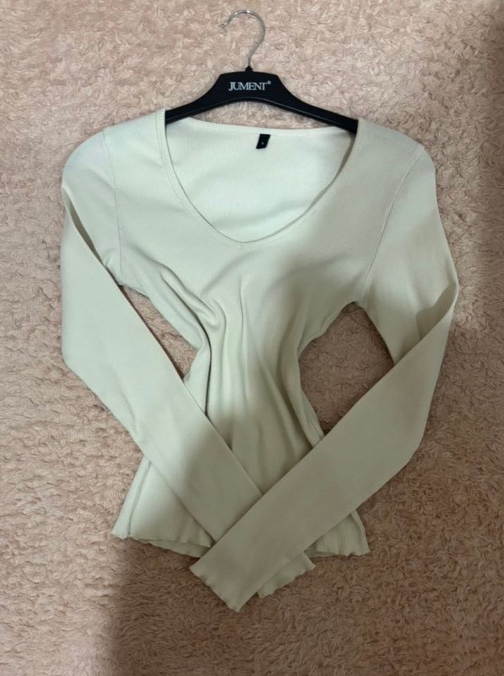 Beyaz V Yakalı Uzun Kollu Kadın Kazak - Görsel 3