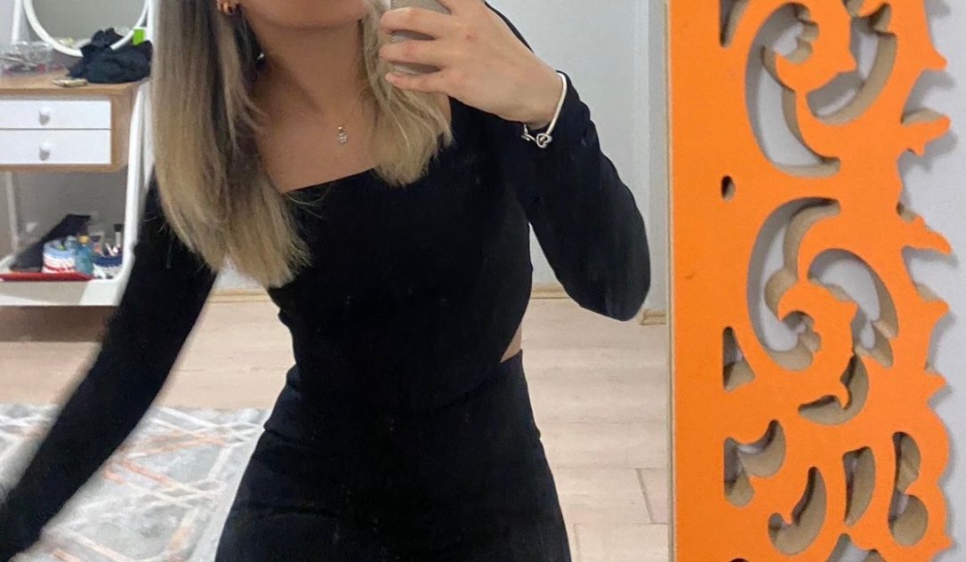 Siyah Uzun Kollu Kare Yaka Gotik Bluz - Görsel 3