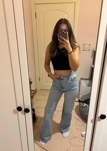 Stradivarius Minimal Siyah Crop Top Acik Mavi Yuksek Bel Jean