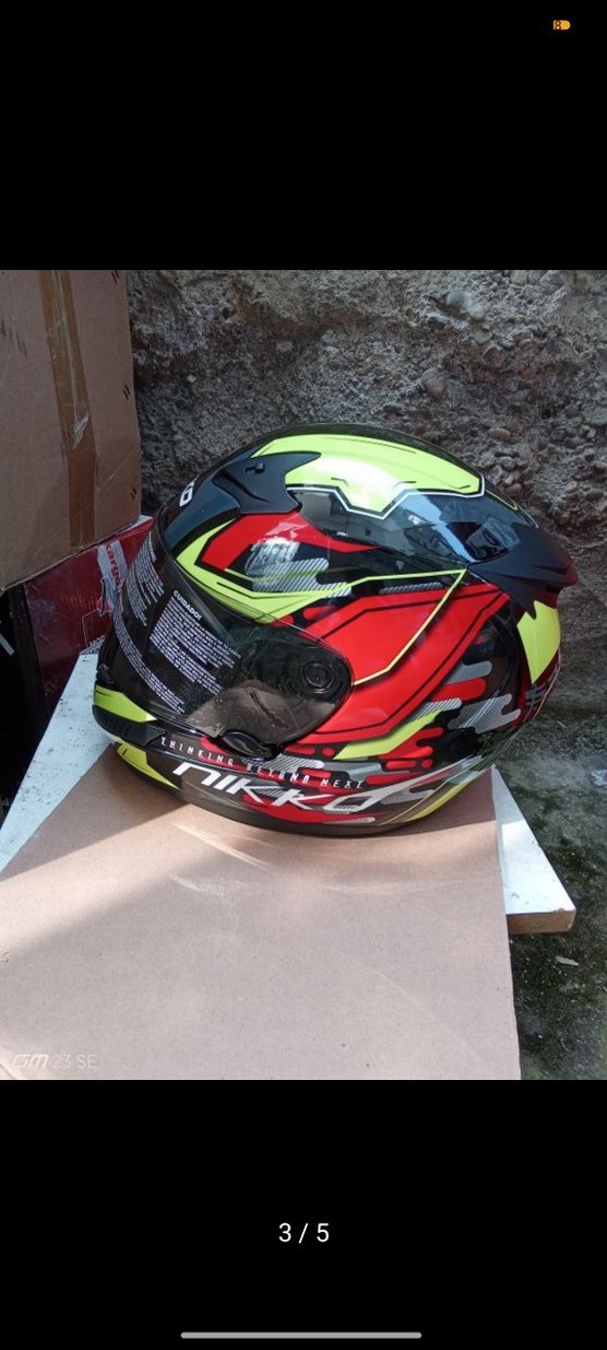 Renkli Baskılı Motosiklet Kaskı - Görsel 3