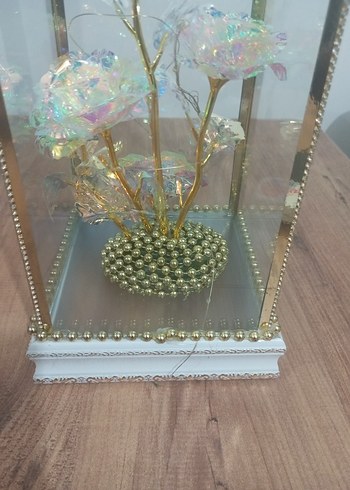 Altın Renkli Camlı Dekoratif Gül Aranjmanı - Görsel 2