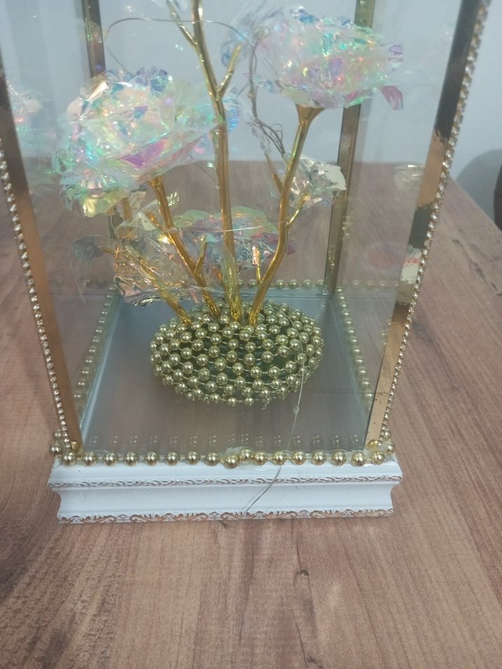 Altın Renkli Camlı Dekoratif Gül Aranjmanı - Görsel 2