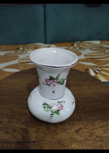 American Vintage Beyaz Çiçek Desenli Seramik Vazo