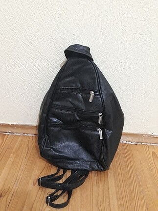 Siyah çok gözlü çanta