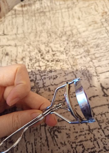 Bej ve Gri Kirpik Kıvırıcı - Görsel 3