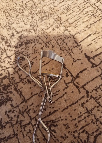 Bej ve Gri Kirpik Kıvırıcı - Görsel 2