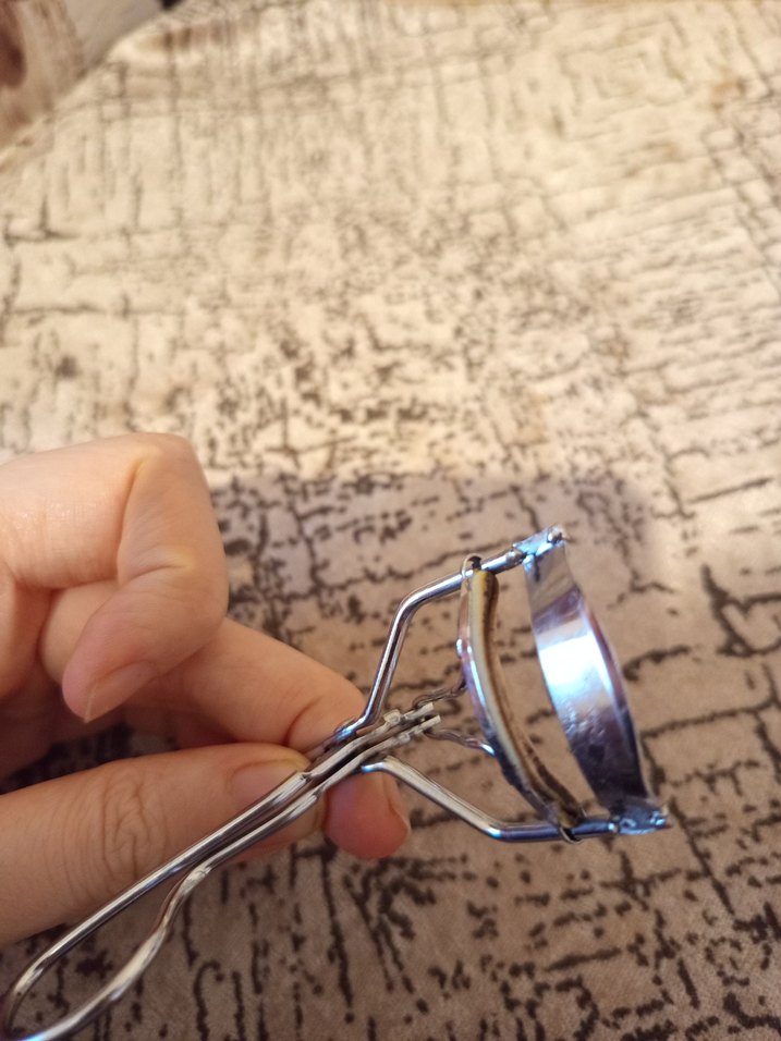 Bej ve Gri Kirpik Kıvırıcı - Görsel 3