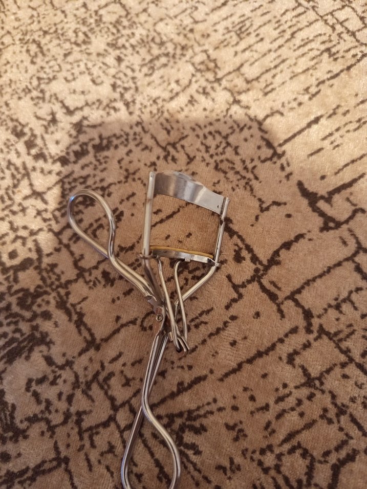 Bej ve Gri Kirpik Kıvırıcı - Görsel 2