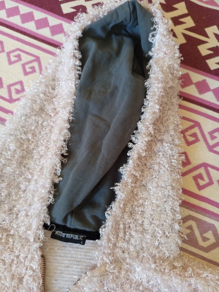 Kapüşonlu Kadın Bej Peluş Kazak - Görsel 4