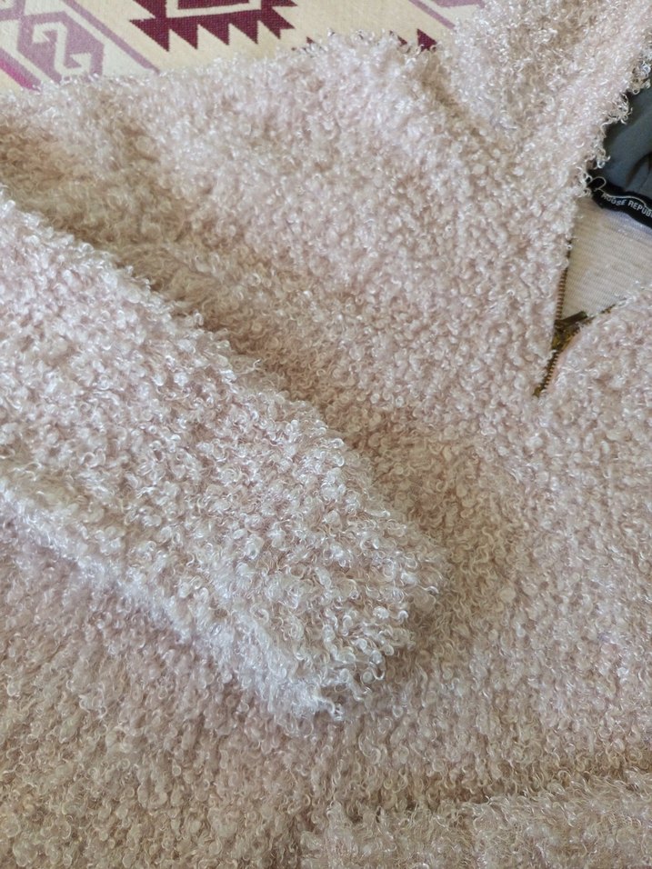 Kapüşonlu Kadın Bej Peluş Kazak - Görsel 2