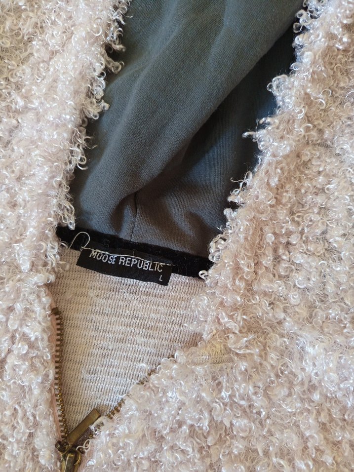 Kapüşonlu Kadın Bej Peluş Kazak - Görsel 3