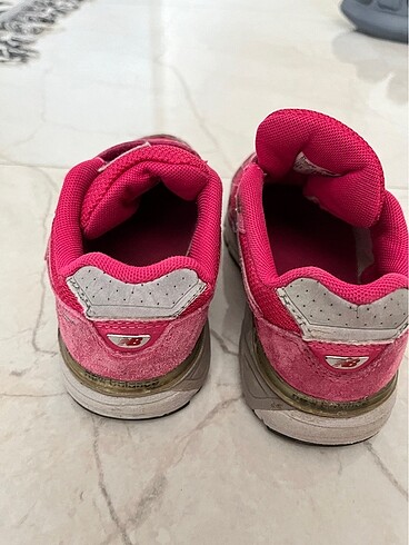 28 Beden pembe Renk New Balance 990 model ayakkabı