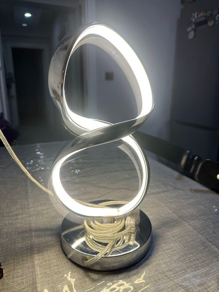 Modern Tasarımlı Gri Beyaz Masa Lambası - Görsel 2