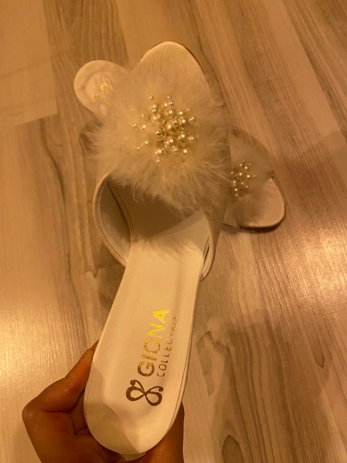 Beyaz Topuklu Tüylü Kadın Terlik - Görsel 4