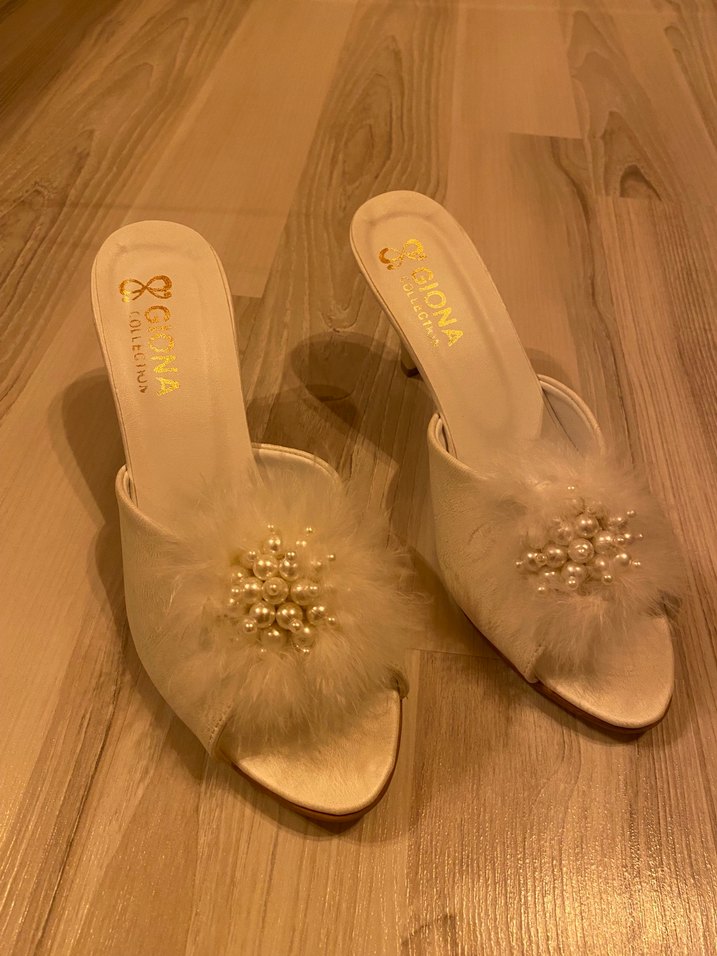 Beyaz Topuklu Tüylü Kadın Terlik - Görsel 2