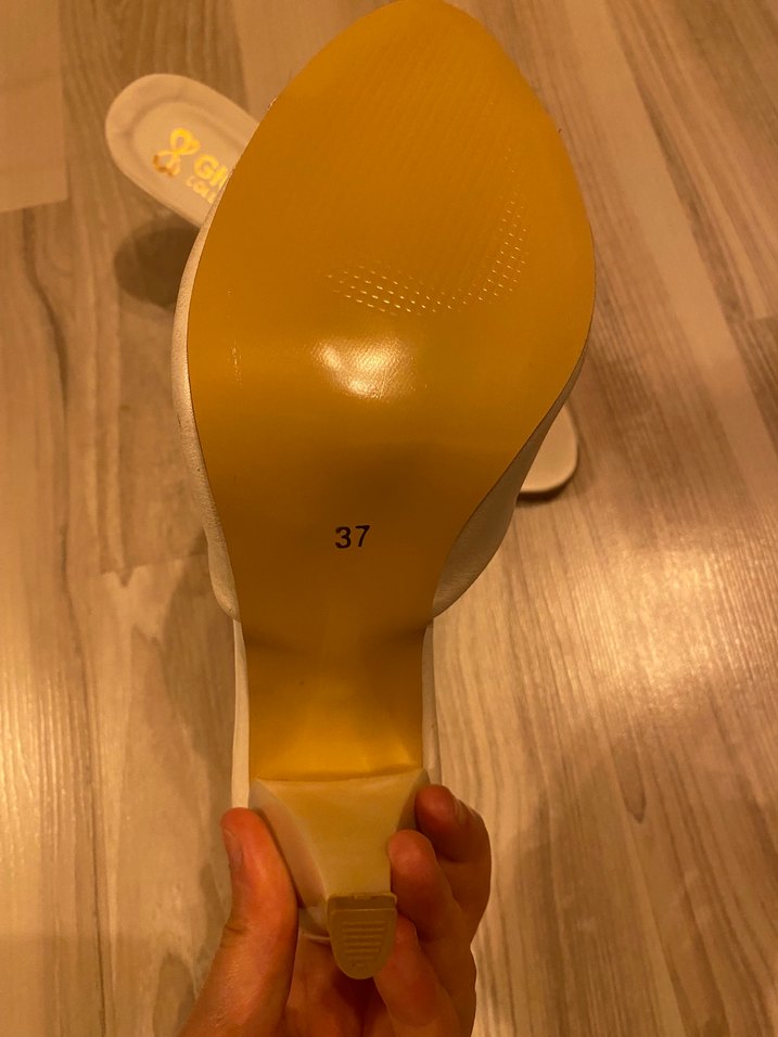 Beyaz Topuklu Tüylü Kadın Terlik - Görsel 3