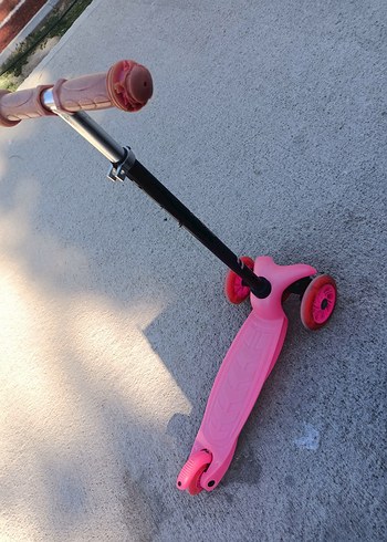 Diğer Pembe Üç Tekerlekli Çocuk Scooter