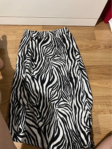 Zebra desenli etek