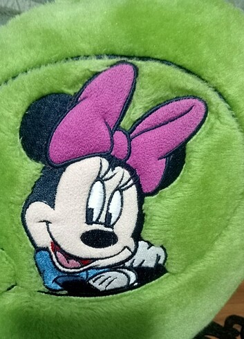Beden Peluş Kalp Mickey Mouse işlemeli yastık.