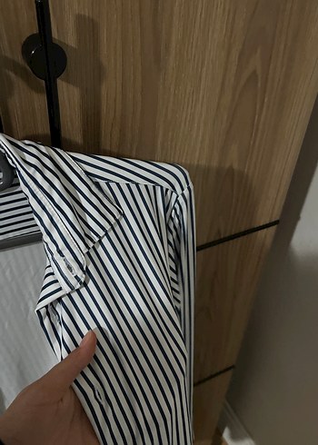 Düğmeli Çizgili erkek gömlek - Görsel 4