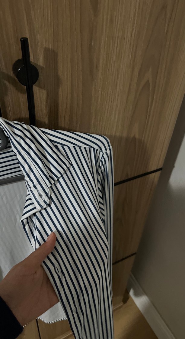 Düğmeli Çizgili erkek gömlek - Görsel 4