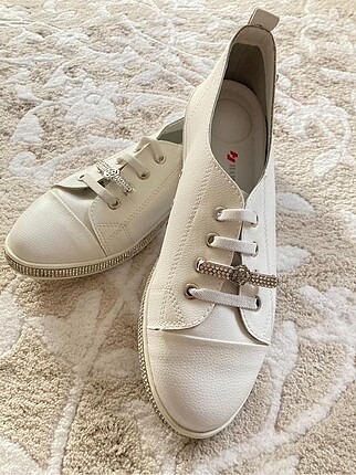 Sıfır taşlı sneaker ayakkabı
